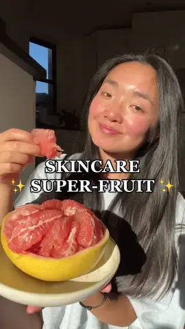 Next time you see a huge grapefruit, just know it might be a pomelo 🍊 if you’re in a period of high stress and your acne is flaring up, this is hugely helpful. They can also help with fighting period cramps! #traditionalchinesemedicine #holisticwellness #acnetips #periodcramps 