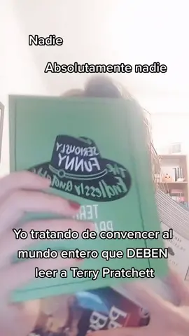 Cuando tienes un autor favorito y tu misión en la vida es hacer que la gente lo lea. #BookTok #penguinlibros #terrypratchett #terrypratchettdiscworld 