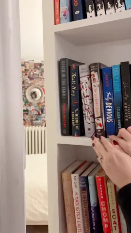 Because every girl needs a secret bookshelf door. #secretroom #secretdoor #bookshelfdoor #dreamcometrue #booklife 