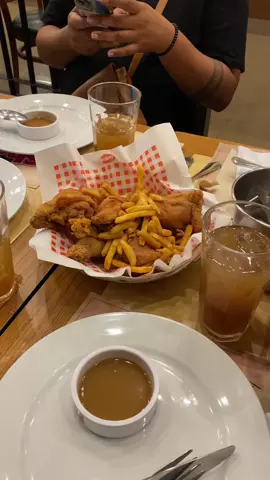 Prank ur friends na nasa shakeys kayo #fyp #prank #fyyyyyppppppppppppppp #fypシ゚viral #viralvideo 