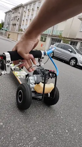 #gasolina #kart #skateboard #skatemotorizado #adrenalina #skt #skate #offroad #carvemotor #conserto Testando mais um skate revisado