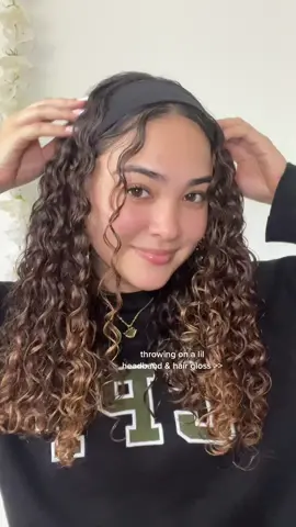 a simple black headband & @BREAD BEAUTY hair gloss are my current favs #curlyhairstyles 