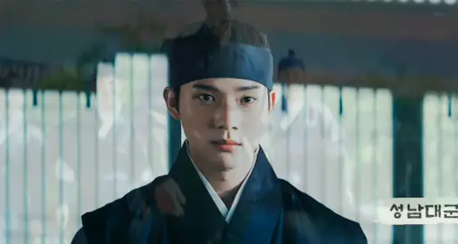 Wajah elit senyum sulit 😪😁🧊🧊 #seongnam #seongnamdaegun #pangeranseongnam #moonsangmin #sangmin #underthequeensumbrella #drakor #drakorrecomended #xuhuongtiktok #fyp #fypage #xyzbca 