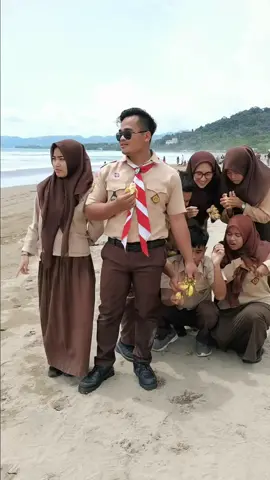 Pantai angker..😱 pisang babeh hilang oleh ghoib😨