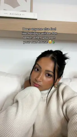Can’t freaking wait to buy a home one day, mainly for this reason🥹🎄 #twentysomethings #postgradlife #holidayseason 