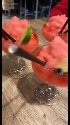 @manvsfoodgrillhouse ManVsFood South Shields - Sunday Dinner #sundaydinner #beef #chicken #manvsfood #southshields #manvsfoodsouthshields #strawberrydaquiri 