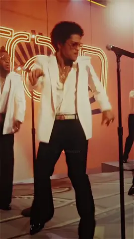 …get on the floor and dance with me  🕺✨ #brunomars