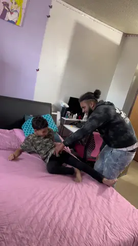 He thought it was real 😭😭🤷‍♂️ #giddyleftytv #trending #explorepage #foryou #viral #fyp 