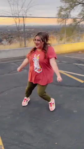 Happy Dance to celebrate Happy @Kelli’s new Kicks🎉👏❤️Dc: @Loic reyeltv 