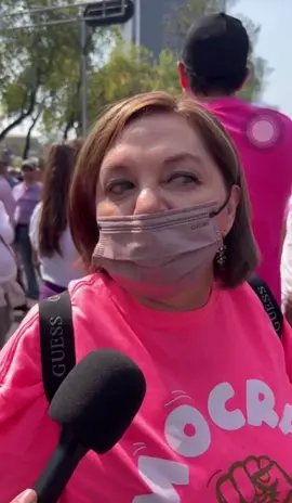 Le pregunté a esta señora cómo veía que la Reforma Electoral elimine a los diputados plurinominales y me dijo “ahorita no estamos viendo eso”  “No podemos ser como Venezuela o Cuba, somos un país libre”.  Este es el nivel de la derecha. #yodefiendoaline #marchaclasista