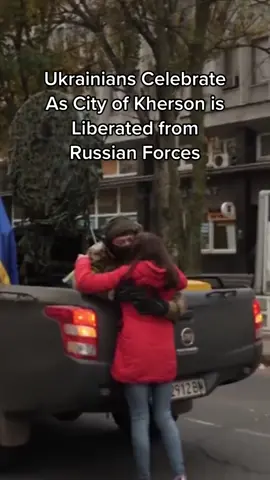 After eight months of Russian occupation, crowds cheered and embraced Ukrainian soldiers as they entered the liberated city of Kherson. #kherson #ukraine #ukrainewar #occupation #russia #putin 
