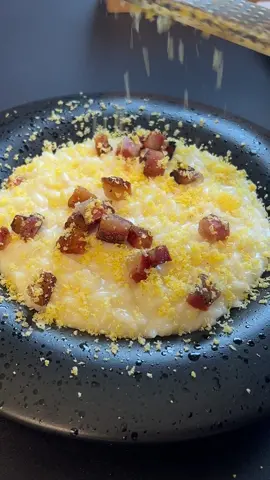 Risotto alla Carbonara contemporanea🤤 What else ??  #carbonara #risotto #ricette #ricettafacile #food #foodporn #FoodLover #foodtiktok #federicofusca #roma 