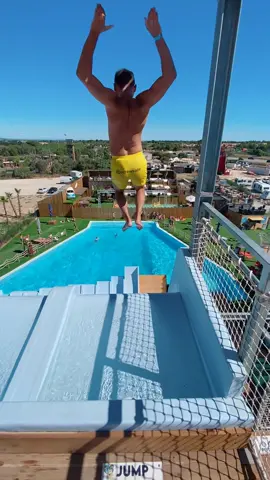 How to go in a waterslide with style 😎🔥 #waterjump #waterslide #flips #viral #insane #professional #athlete #france #frenzywaterpark #extreme #doubleflip #acrobatic 