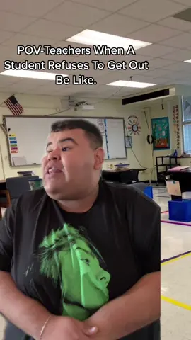 Teachers when a student refuses to get out be like !! Y’all who remembers the students that will say I ain’t getting out 😂😩? #fyp #teacher #highschool #school . 