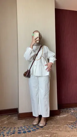 Linen shirt in white 🥨 #shopee #tiktokshop #racuntiktok #linenshirt #OOTD #ootdhijab 