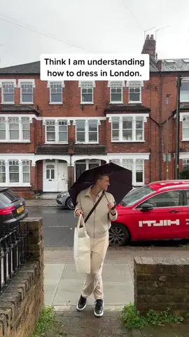 Aussie meets London weather 