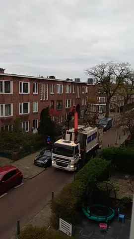Emptying underground containers (part 3) #thehague #denhaag #070 #thenetherlands #nederland #laakkwartier #garbage #vuilnis 