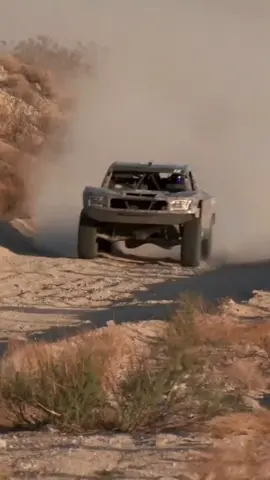 No remorse on this send! 🦅 @digmfilms #v8 #desertracing #trophyburro #whoops #nolift #ahbeef #loftonracing #tubaartfilms #baja400 #baja500 #baja1000