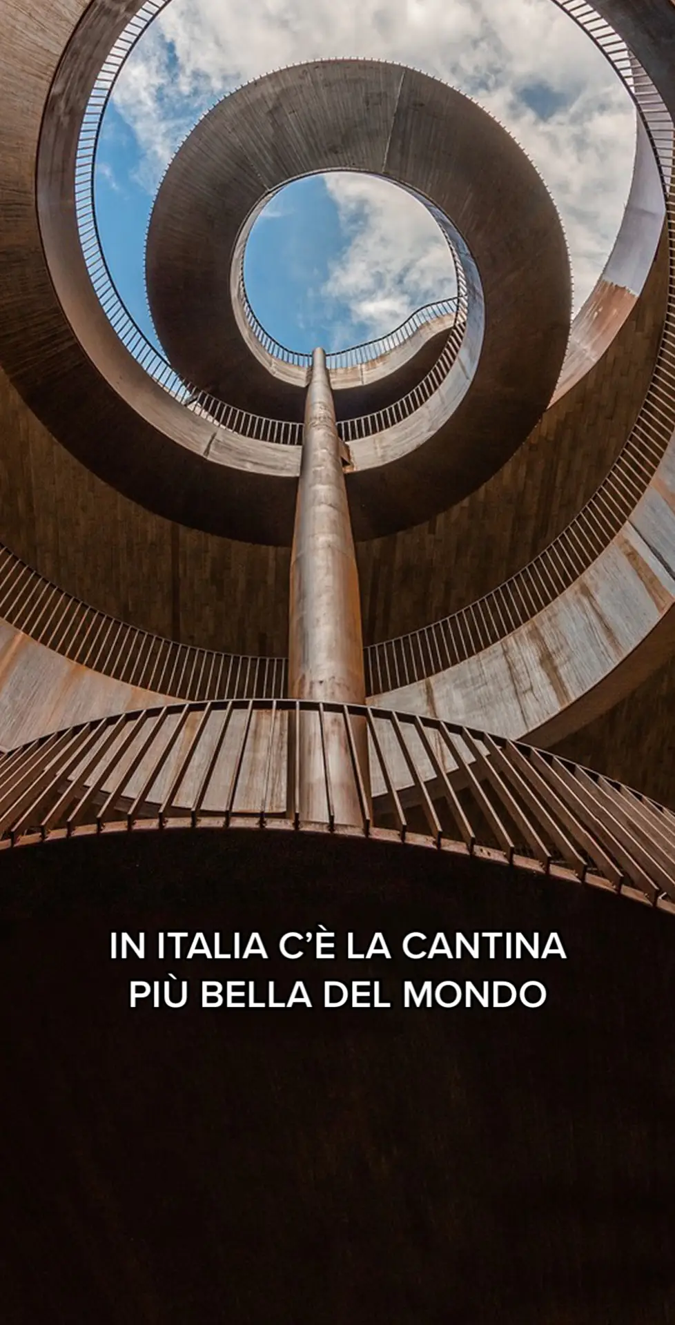 La #cantina più bella del mondo si trova in #Italia, nello specifico a #Firenze. Che ne pensate? #perte #worldbestvinyards #vino