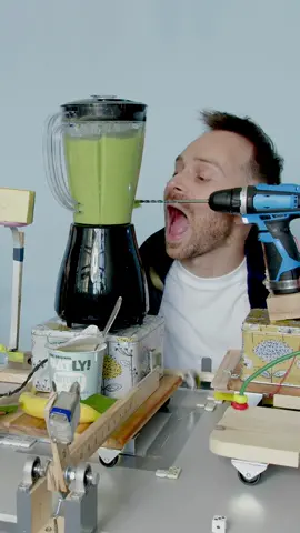 This conveyor-belt feeder was in collaboration with @oatly