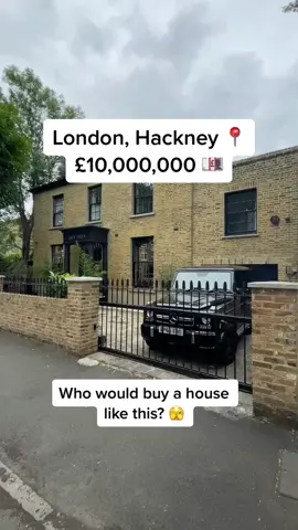 Who was it? 😐 Answers in the comments? #london #londonhome #celebrity #londontiktok #realestate 