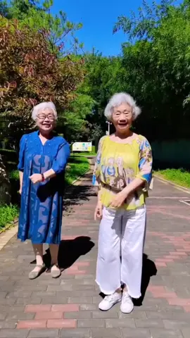 #china #exercise #squaredance #seniorcitizen #retirement #oldlady 