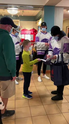 Last week the @bluejacketsnhl made a special visit to the House to meet families and tour our awesome CBJ play areas. Leading up to tonight’s #HockeyFightsCancer game, the players visited RMHC of Central Ohio as a community partner that provides support to families with children in treatment/battling cancer. We can’t thank the Columbus Blue Jackets enough for all they do for the House and our families❤️ #cbj #columbusbluejackets #thankyou #hockeyfightscancer #cbusrmh 