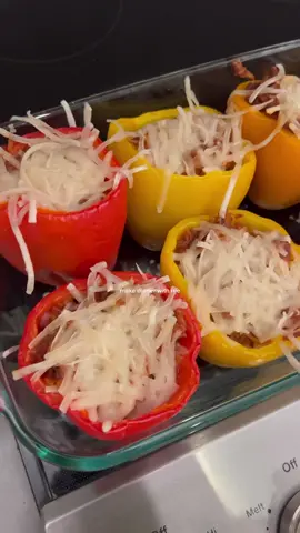 stuffed bell peppers🌱 #vegan #veganrecipes #plantbased #plantbasedrecipes #makedinnerwithme #cookwithme #vegantiktok #vegantok 