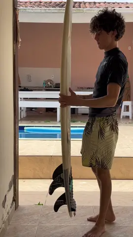 HEHE pelomenos pinta de surfista