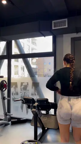 Radi se na masi 🙈#viralvideo #foryou #fypシ #legday #serbia 