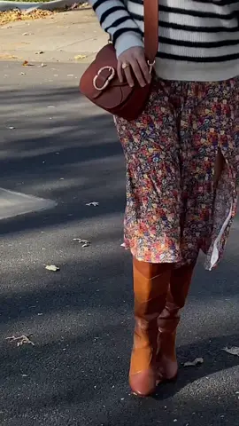 Fall days in @sezane 🍂💋 #sezanelovers #wannabeparisian #parisianstyle #howtodresslikeafrenchgirl 