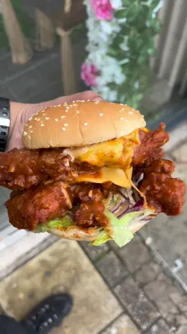 Birmingham is levelling up! @burgerandflame1 #birmingham #chicken #burger #spicy #foodtiktok #fyp #fyp #foryou #viral #trending #halalmunchies #best #chickenburger #foodreview #explore #reels #brum #aston #miami #friedchicken #manchester #spicy