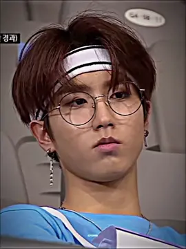 The fact that Han was so stable that the video looked like a photo😭 #hanjisung #ice #game #skz #viral #fyp #xyzbca #zyxcba #predebuthanlookingsus #l7tana 