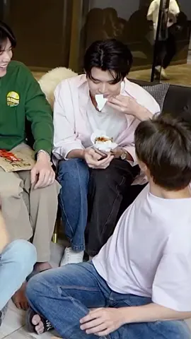 พี่เอสเลิ่กลั่กทำไม55555555555 เอ็นดูอะ มันต้องมีคนเคยมีนเอสมาบ้างเเหละ 🤭 (เขินวะ ความเช็ดปากให้ ) #meennicha8 #ping_krittanun #meenping #มีนปิง #มีนเอส #whyyouymeep4 #whyyouyme 