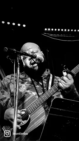 #Friendship songs It’s easy to forget that this time of year most people hurt the most in secret. This year check on your friends and if you need to be checked on let somebody know .. you’re not alone “ Don’t Call … come get me”  BTW of course I’m  honored to share the stage with legends. 😩🤦🏾‍♂️ #jazz #singersongwriter #guitar a great couple of days at #bluenotenyc 