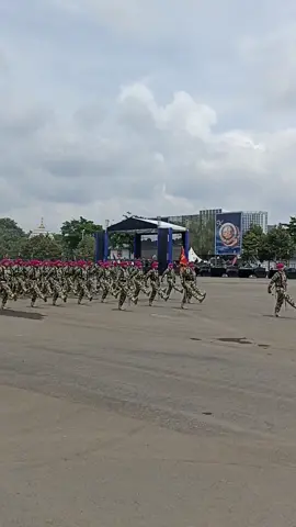 Defile Pasukan Korps Marinir..  Video Full Youtube peloporwiratama