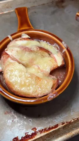 French Onion Soup for the soul #frenchonionsoup #howto #cookwithme #souprecipes #fypfoodie 