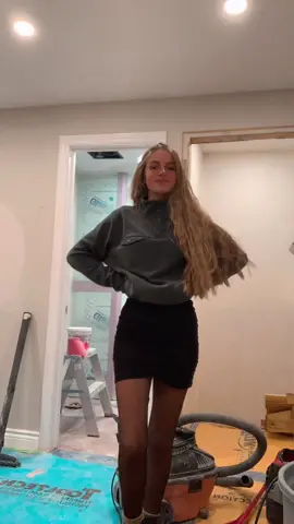 Messed up the start but apparently this lil dance is coming back #tiktok #trend #tiktokdance #renos #shopvac #bathroom #closet #bedroom 