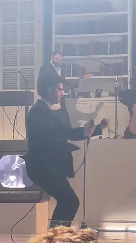 This one’s for the girls/ If you’re too shy #the1975 #mattyhealy #the1975live #fyp #the1975attheirverybest 