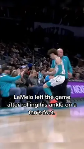 Hope LaMelo is okay 🙏 #NBA #lameloball #lamelo #basketball #injury 