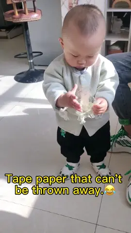 The baby are gradually breaking down. Do you want to help him?😂#baby #funny #funnybaby #fyp #foryou #tiktok #parents @tiktokcreators