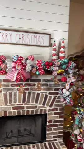#christmasreveal #christmas #fireplace #gingerbread #chritmastree #santa #merrychristmas #fyp #DIY 