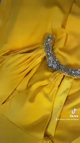 Yellow goddess 👑 #promdiy #xybca #PetSmartMadeMeBuyIt #smallbusinesscheck #sparkle #foryou #heels #crystal 