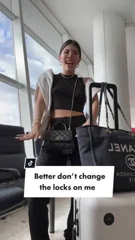 At this cardboard box of an airport #cardboardboxchallenge #dancechallenge #tiktokdance #fashiontiktok #airportoutfit #airportfashion 