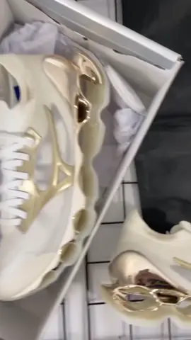 Pega visão desse Mizuno Sorayama “GOLD”🥇💫🏆 O perfeito pro fim de ano🔥