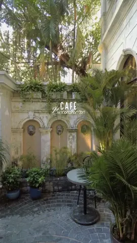 Không gian biệt thự cổ cực xịn cho mọi người ghé thưởng thức. #cafehopping #caphesaigon #xuhuong #coffeereview #caphe #saigon 