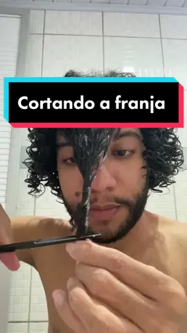 #cabelocacheadomasculino #cabelocacheadomasculino #projetocacheado cortando a franja no cabelo masculino 
