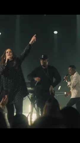 DANZANDO - CHRISTINE D'CLARIO, TRAVY JOE, DANIEL CALVETI Y GATEWAY WORSHIP ESPAÑOL #christinedclario #danielcalveti #travyjoe #gatewayworship #danzando #danzando😁🎶🎵 #danzandoencadatemporada #tuyugoesfacilligeramicarga #tupalabradice #alabanzas_cristianas #alabanza #musicacristiana #adoracion #conciertocristiano #musicacristianatiktok #viraltiktok #alabandoadios🙏🌎 #parati #jovenescristianos #danzodanzo 