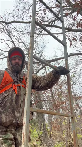 Gotta do whatcha gotta do!! #limblossboss #dreamteamprosthetics #amputee #amputeeoutdooraction #doubleamputee #amputeelife #hunting #deerhunting #illinois #treestand #custom #cool #interesting #creative #mudtire #outdoorsman #deerseason 