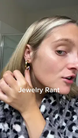 I love anything that sparkles!! @Mejuri is the only brand I really wear!! 💕✨ #mejuri #finecrew #jewellery #SelfCare  